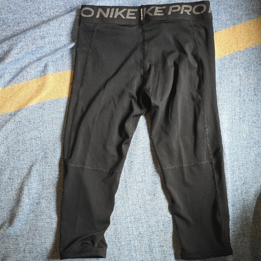 EUC - Nike Black Boys' Pro 3/4 Compression Leggings, Size M